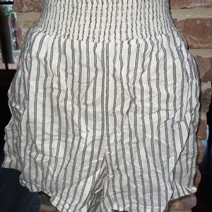 Urban Rebel Short Women Size 2X  Cream Striped Elastic Waist